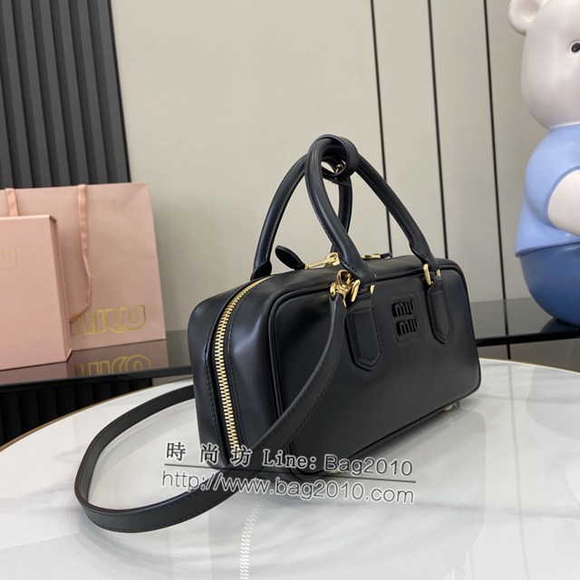 miumiu專櫃繆繆最新款Arcadie牛皮革中號保齡球手提包斜挎包 jh2318型號：5BB148